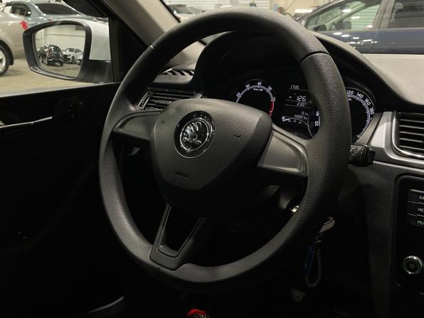Skoda Rapid I Рестайлинг с пробегом 2017 года, цена 1 149 000 рублей, 145937 км, лифтбек, Автокод Объявления