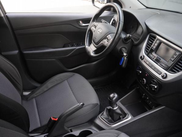 Hyundai Solaris II с пробегом 2018 года, цена 1 263 000 рублей, 127012 км, седан, Автокод Объявления