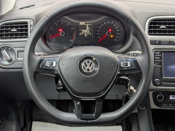 Volkswagen Polo V Рестайлинг с пробегом 2018 года, цена 1 098 000 рублей, 137000 км, седан, Автокод Объявления