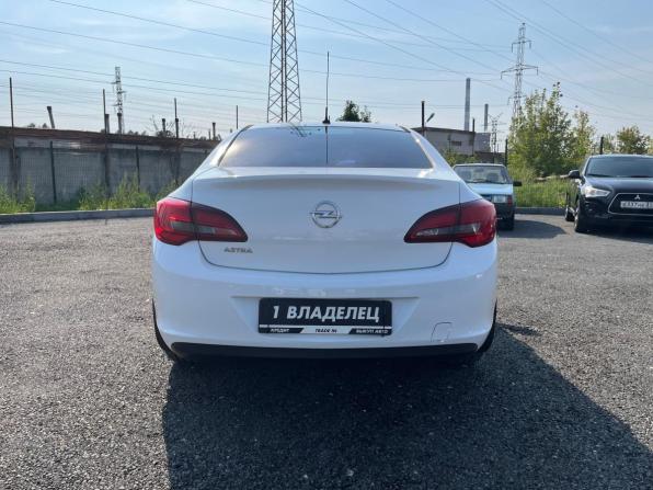 Opel Astra J Рестайлинг с пробегом 2014 года, цена 1 075 400 рублей, 109000 км, седан, Автокод Объявления