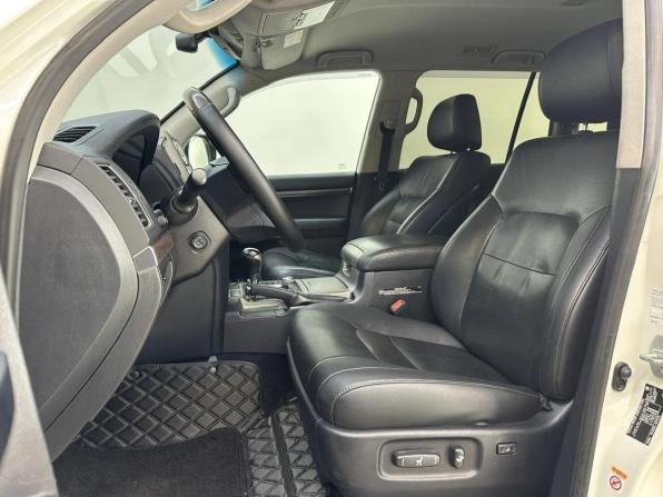Toyota Land Cruiser 200 Series Рестайлинг 2 с пробегом 2015 года, цена 4 750 000 рублей, 187000 км, внедорожник, Автокод Объявления