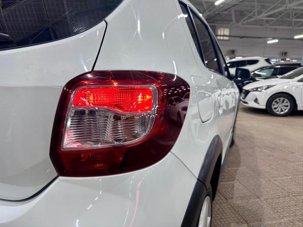 Renault Sandero II Рестайлинг с пробегом 2021 года, цена 1 190 000 рублей, 101216 км, хэтчбек, Автокод Объявления