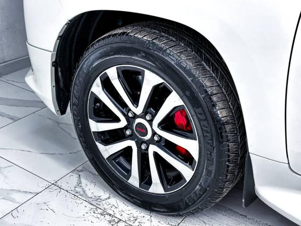 Toyota Land Cruiser 200 Series Рестайлинг 2 с пробегом 2019 года, цена 8 900 000 рублей, 84093 км, внедорожник, Автокод Объявления
