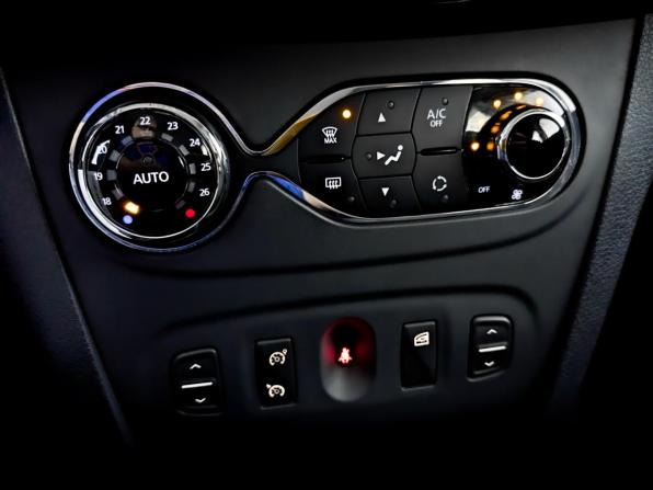 Renault Sandero II Рестайлинг с пробегом 2019 года, цена 1 240 000 рублей, 32690 км, хэтчбек, Автокод Объявления
