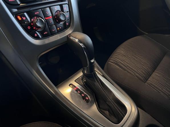 Opel Astra J Рестайлинг с пробегом 2013 года, цена 722 000 рублей, 176100 км, седан, Автокод Объявления