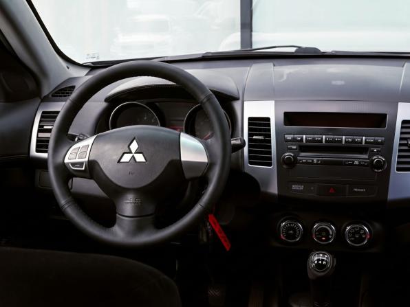 Mitsubishi Outlander II Рестайлинг с пробегом 2011 года, цена 989 000 рублей, 255825 км, внедорожник, Автокод Объявления