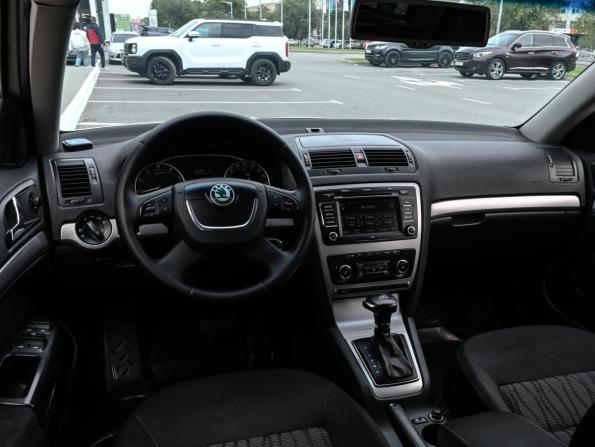 Skoda Octavia II (A5) Рестайлинг с пробегом 2011 года, цена 1 029 000 рублей, 175256 км, лифтбек, Автокод Объявления