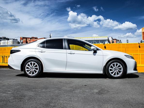 Toyota Camry VIII (XV70) Рестайлинг с пробегом 2021 года, цена 2 960 000 рублей, 56160 км, седан, Автокод Объявления