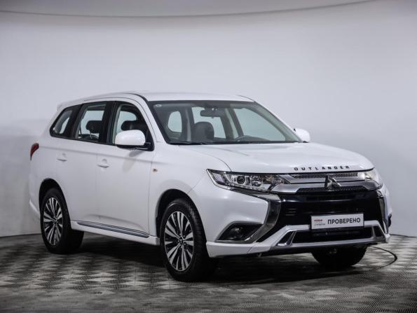 Mitsubishi Outlander III Рестайлинг 3 с пробегом 2022 года, цена 2 649 000 рублей, 4547 км, внедорожник, Автокод Объявления