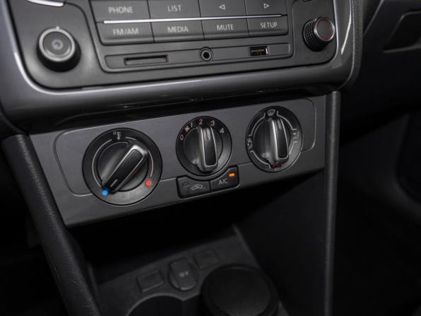 Volkswagen Polo V Рестайлинг с пробегом 2019 года, цена 1 275 000 рублей, 104530 км, седан, Автокод Объявления