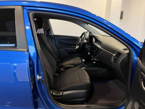 Kia Rio IV Рестайлинг с пробегом 2021 года, цена 1 385 000 рублей, 98097 км, седан, Автокод Объявления