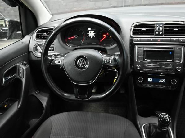 Volkswagen Polo V Рестайлинг с пробегом 2017 года, цена 1 080 000 рублей, 52743 км, седан, Автокод Объявления