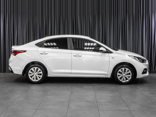 Hyundai Solaris II с пробегом 2018 года, цена 729 000 рублей, 293576 км, седан, Автокод Объявления