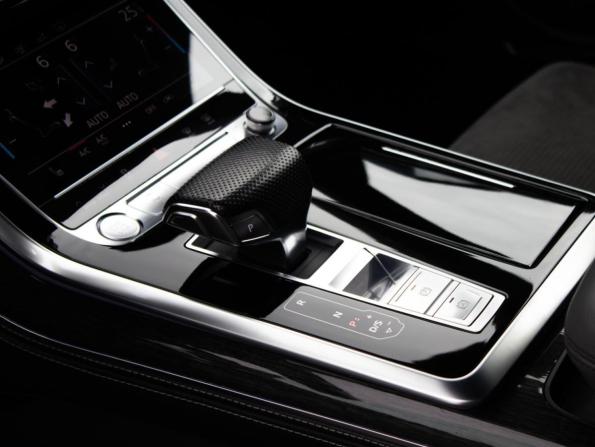 Audi Q8 I (4M) с пробегом 2018 года, цена 5 599 000 рублей, 119083 км, внедорожник, Автокод Объявления