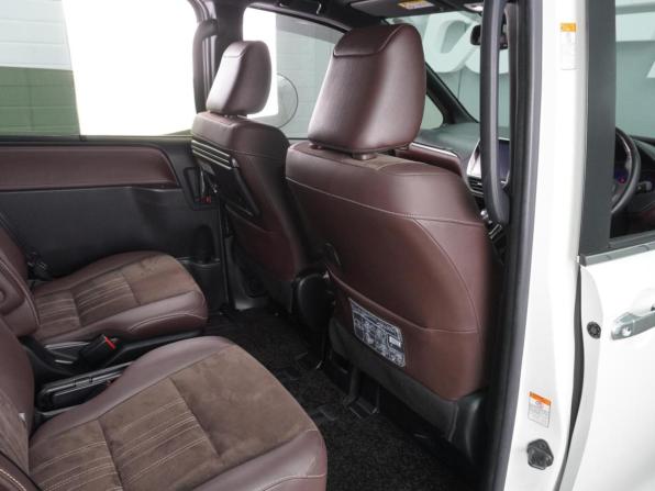 Toyota Esquire I Рестайлинг с пробегом 2018 года, цена 2 499 000 рублей, 85793 км, минивэн, Автокод Объявления
