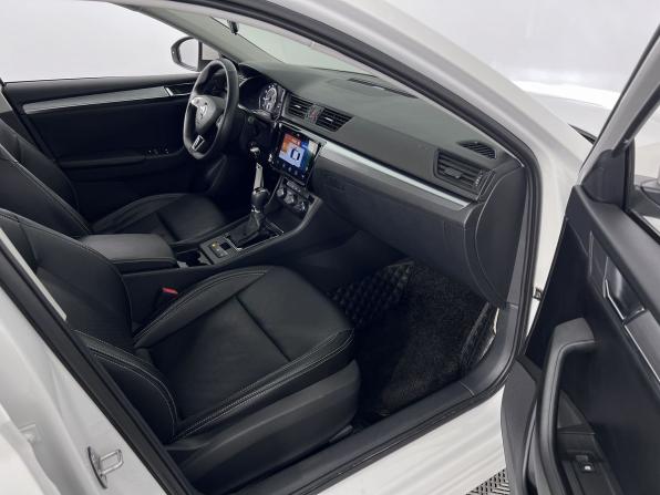 Skoda Superb III Рестайлинг с пробегом 2019 года, цена 2 240 000 рублей, 55567 км, лифтбек, Автокод Объявления