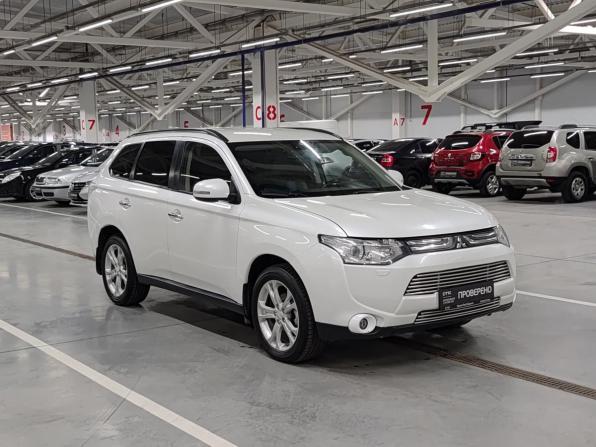 Mitsubishi Outlander III с пробегом 2013 года, цена 890 000 рублей, 281171 км, внедорожник, Автокод Объявления