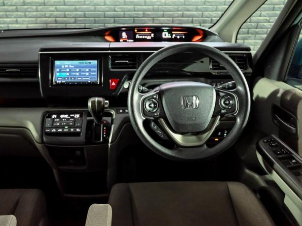 Honda Stepwgn V Рестайлинг с пробегом 2017 года, цена 2 220 000 рублей, 89763 км, минивэн, Автокод Объявления