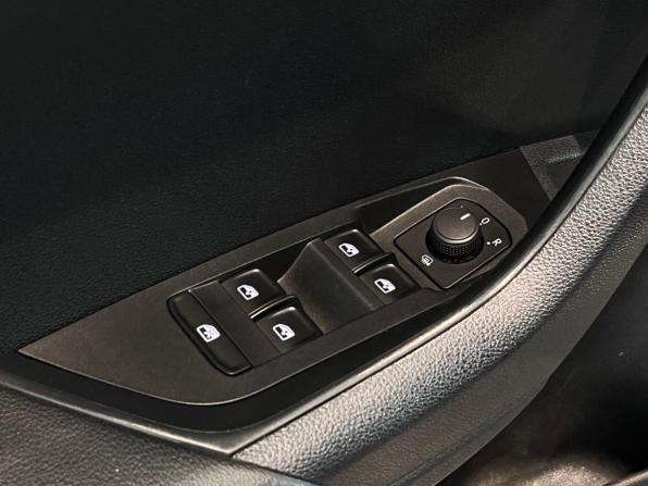 Skoda Karoq I с пробегом 2021 года, цена 2 360 000 рублей, 103867 км, внедорожник, Автокод Объявления