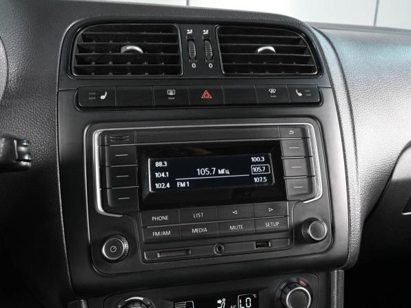 Volkswagen Polo V Рестайлинг с пробегом 2016 года, цена 1 269 000 рублей, 130243 км, седан, Автокод Объявления