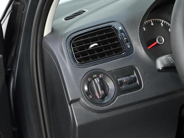 Volkswagen Polo V Рестайлинг с пробегом 2016 года, цена 899 000 рублей, 102000 км, седан, Автокод Объявления