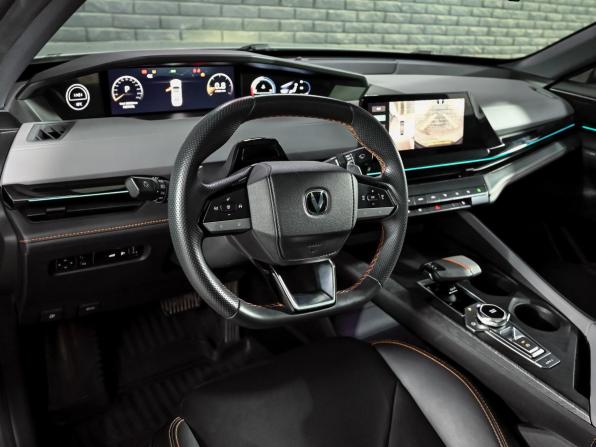 Changan UNI-V I с пробегом 2023 года, цена 2 130 000 рублей, 53886 км, лифтбек, Автокод Объявления
