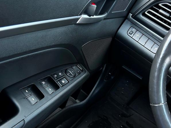 Hyundai Elantra VI (AD) Рестайлинг с пробегом 2019 года, цена 1 654 300 рублей, 128838 км, седан, Автокод Объявления