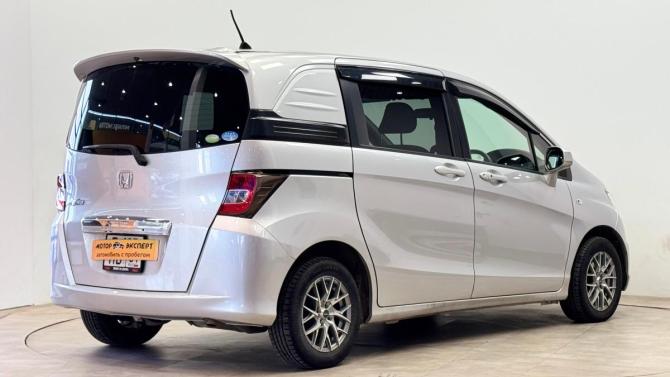 Honda Freed I Рестайлинг с пробегом 2010 года, цена 970 000 рублей, 121000 км, компактвэн, Автокод Объявления