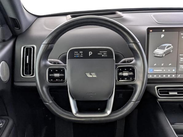 Li Auto (Lixiang) L7 I с пробегом 2023 года, цена 5 850 000 рублей, 41877 км, внедорожник, Автокод Объявления