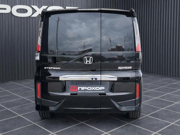 Honda Stepwgn V Рестайлинг с пробегом 2017 года, цена 2 307 000 рублей, 120875 км, минивэн, Автокод Объявления