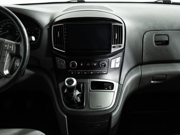 Hyundai H-1 II Рестайлинг 2 с пробегом 2021 года, цена 2 799 585 рублей, 111884 км, минивэн, Автокод Объявления