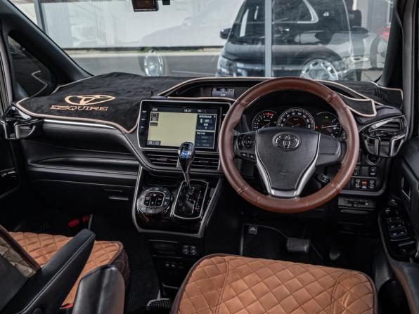 Toyota Esquire I Рестайлинг с пробегом 2019 года, цена 2 899 000 рублей, 74505 км, минивэн, Автокод Объявления
