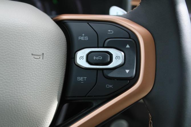 Haval Jolion I Рестайлинг с пробегом 2023 года, цена 1 800 000 рублей, 75000 км, внедорожник, Автокод Объявления
