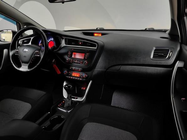 Kia Ceed II Рестайлинг с пробегом 2018 года, цена 1 278 000 рублей, 128000 км, хэтчбек, Автокод Объявления