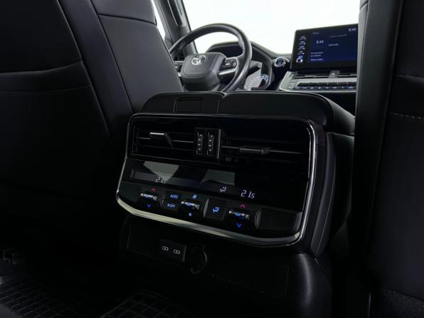 Toyota Land Cruiser 300 Series с пробегом 2023 года, цена 8 599 000 рублей, 141938 км, внедорожник, Автокод Объявления