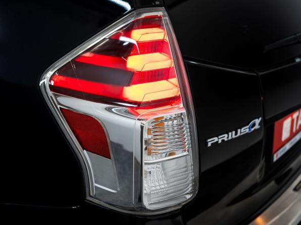 Toyota Prius Alpha I (ZVW40/41) Рестайлинг с пробегом 2016 года, цена 1 449 500 рублей, 177268 км, универсал, Автокод Объявления