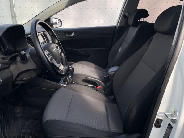 Hyundai Solaris II с пробегом 2018 года, цена 1 100 000 рублей, 186525 км, седан, Автокод Объявления