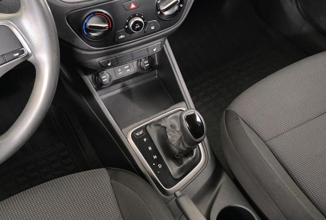 Hyundai Solaris II с пробегом 2018 года, цена 1 160 000 рублей, 200490 км, седан, Автокод Объявления