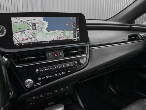 Lexus ES VII с пробегом 2021 года, цена 3 490 000 рублей, 68951 км, седан, Автокод Объявления
