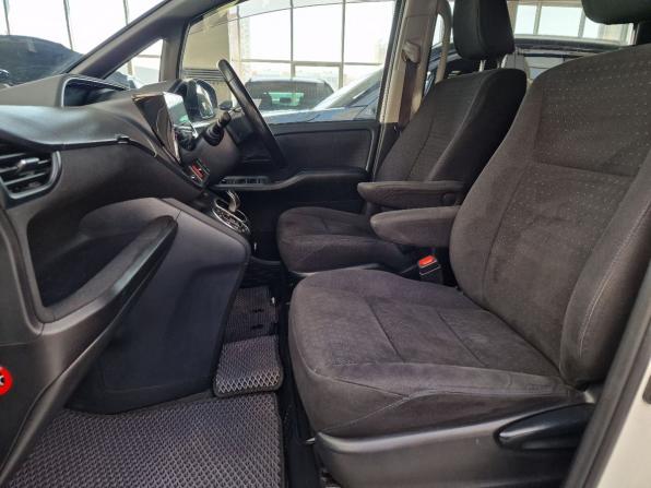 Toyota Voxy III (R80) с пробегом 2014 года, цена 1 650 000 рублей, 237381 км, минивэн, Автокод Объявления