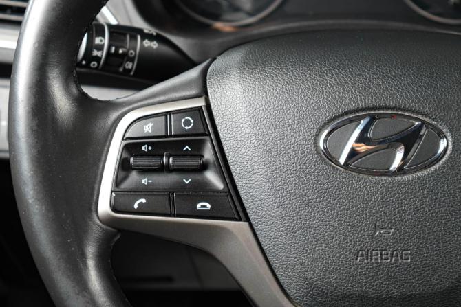Hyundai Solaris II с пробегом 2017 года, цена 1 559 000 рублей, 80400 км, седан, Автокод Объявления