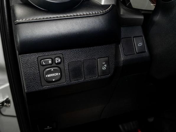 Toyota RAV4 IV (XA40) Рестайлинг с пробегом 2018 года, цена 2 275 000 рублей, 185882 км, внедорожник, Автокод Объявления