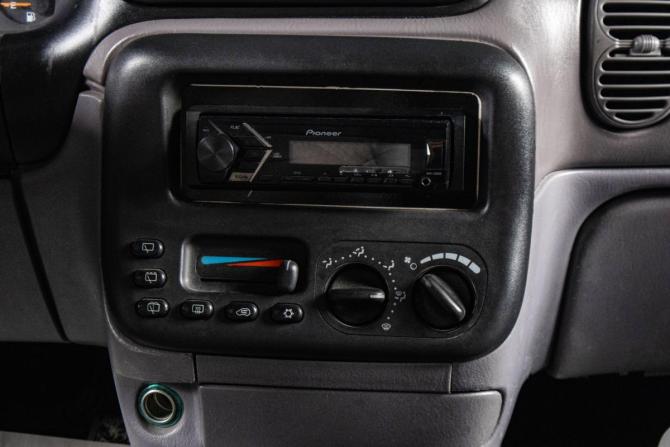 Chrysler Voyager III с пробегом 2000 года, цена 379 000 рублей, 409400 км, минивэн, Автокод Объявления