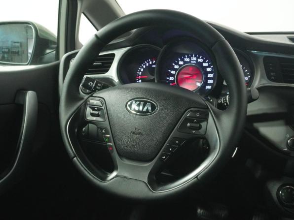 Kia Ceed II Рестайлинг с пробегом 2015 года, цена 1 425 000 рублей, 67910 км, хэтчбек, Автокод Объявления