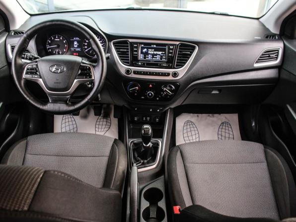 Hyundai Solaris II с пробегом 2018 года, цена 1 069 000 рублей, 162784 км, седан, Автокод Объявления