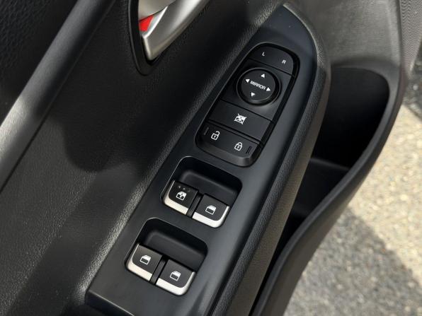Kia Rio IV Рестайлинг с пробегом 2021 года, цена 1 690 000 рублей, 82000 км, хэтчбек, Автокод Объявления