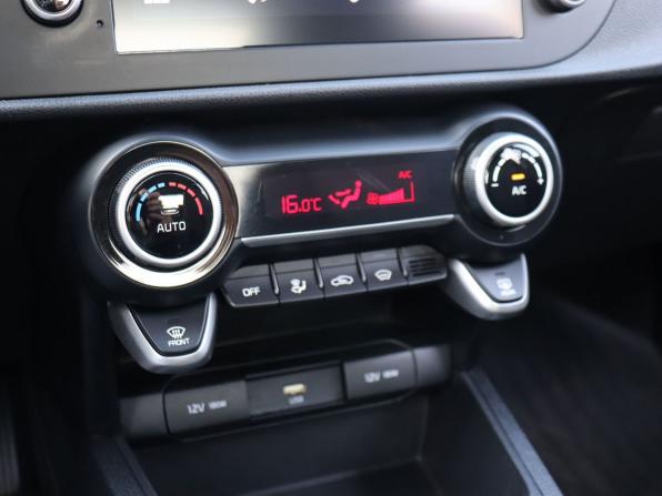 Kia Rio IV Рестайлинг с пробегом 2022 года, цена 1 775 000 рублей, 56109 км, седан, Автокод Объявления