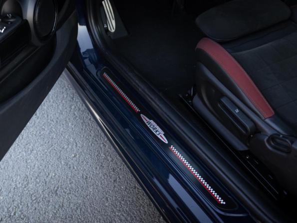 Mini Hatch III (F55/F56) Рестайлинг с пробегом 2018 года, цена 2 679 700 рублей, 110000 км, хэтчбек, Автокод Объявления