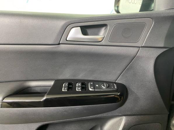 Kia Sportage IV Рестайлинг с пробегом 2022 года, цена 2 678 800 рублей, 66126 км, внедорожник, Автокод Объявления