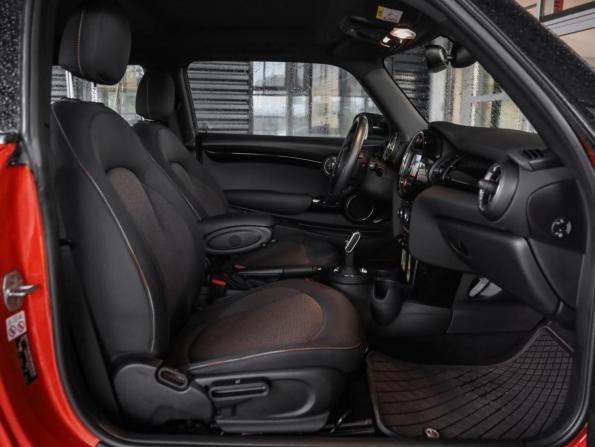 Mini Hatch III (F55/F56) Рестайлинг с пробегом 2020 года, цена 2 349 000 рублей, 44765 км, хэтчбек, Автокод Объявления